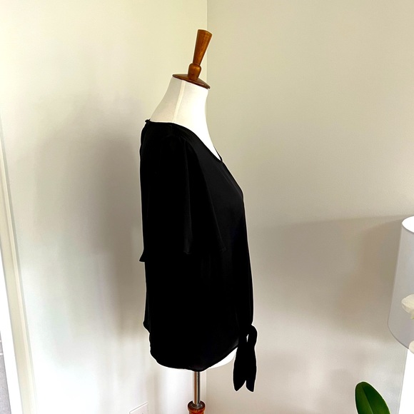 Black Lightweight Front Knot Blouse - Picture 4 of 4